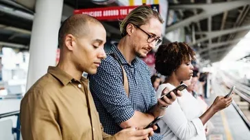 ¿Cómo influyen las redes sociales en la economía?